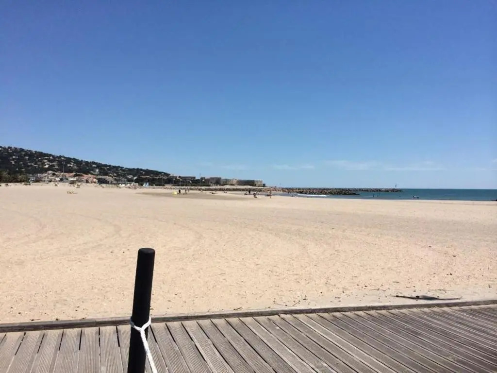 Appartement Sète, 1 pièce, 4 personnes - FR-1-338-384