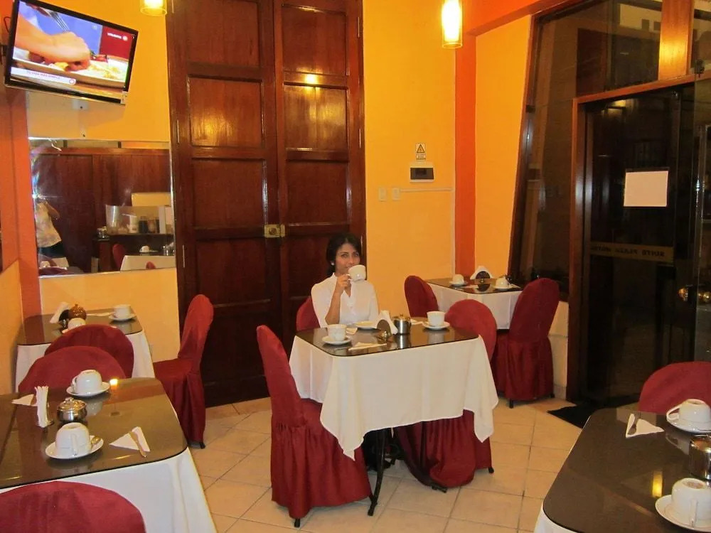 Hotel Plaza Bolognesi 344
