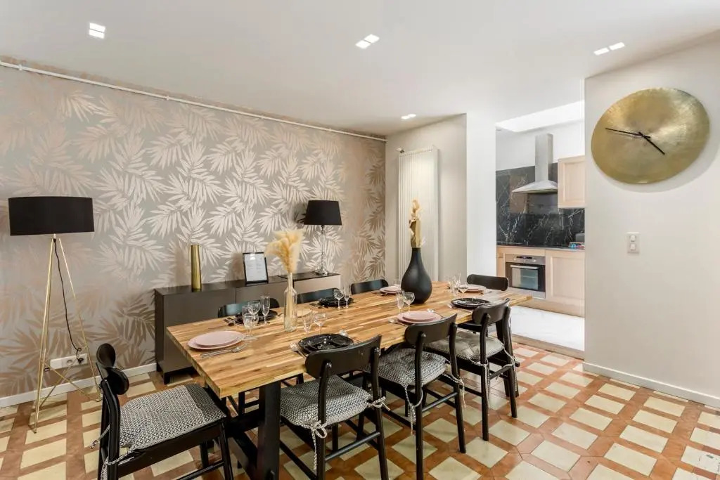 180 Suite Eden, Luxury Apt at Sacre Coeur