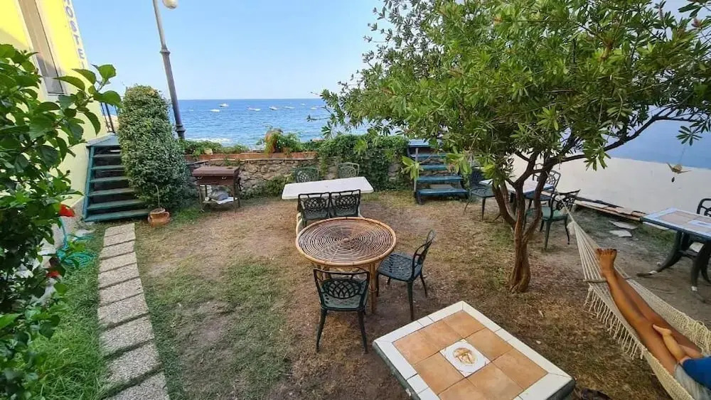 Homstel Beach - Taormina Hostel