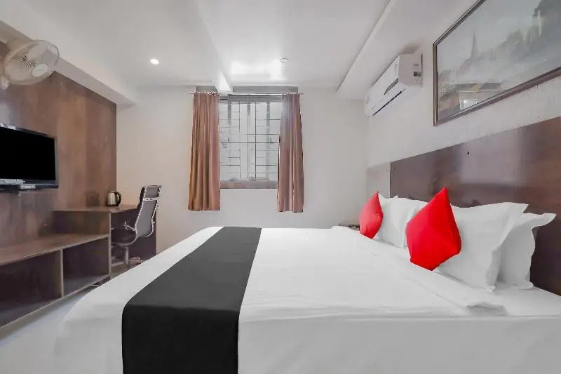 Capital O 79546 Hotel Phoenix Mint