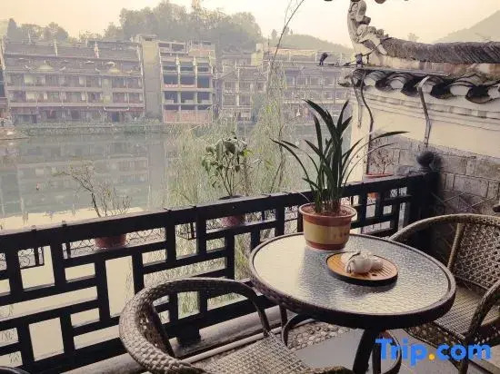 Impression Lishe Boutique River View Inn