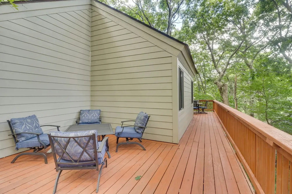 Wintergreen Home w/ Hot Tub, Deck & Mountain Views