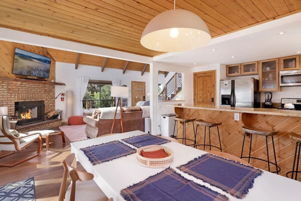 2048-chimney Peak Chalet 4 Bedroom Home by RedAwning