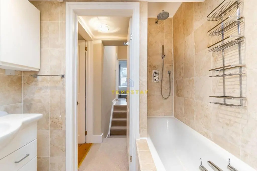STYLISH 3 BED COTTAGE, WALK 2 ALL SIGHTS & HIGH ST - By Tempstay