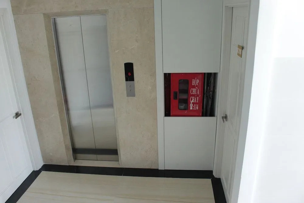 DRAGON HOTEL 1