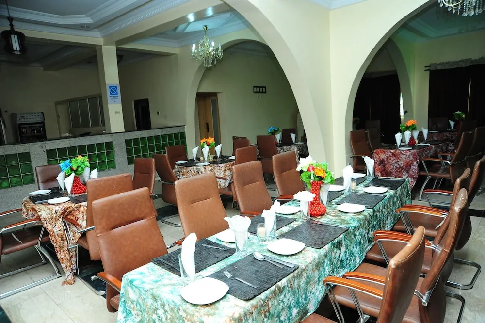 Richton Hotel & Suites