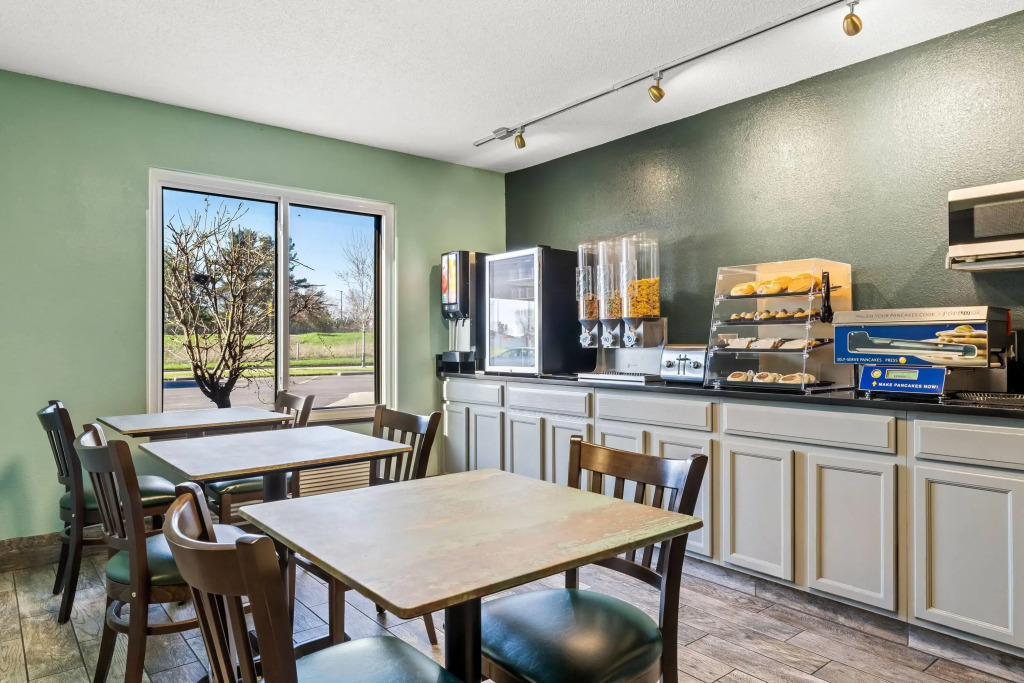 Days Inn by Wyndham Black River Falls - Access to ATV Trail