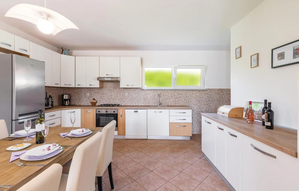 Awesome Home in Marcana with Hot Tub, Sauna & 6 Bedrooms