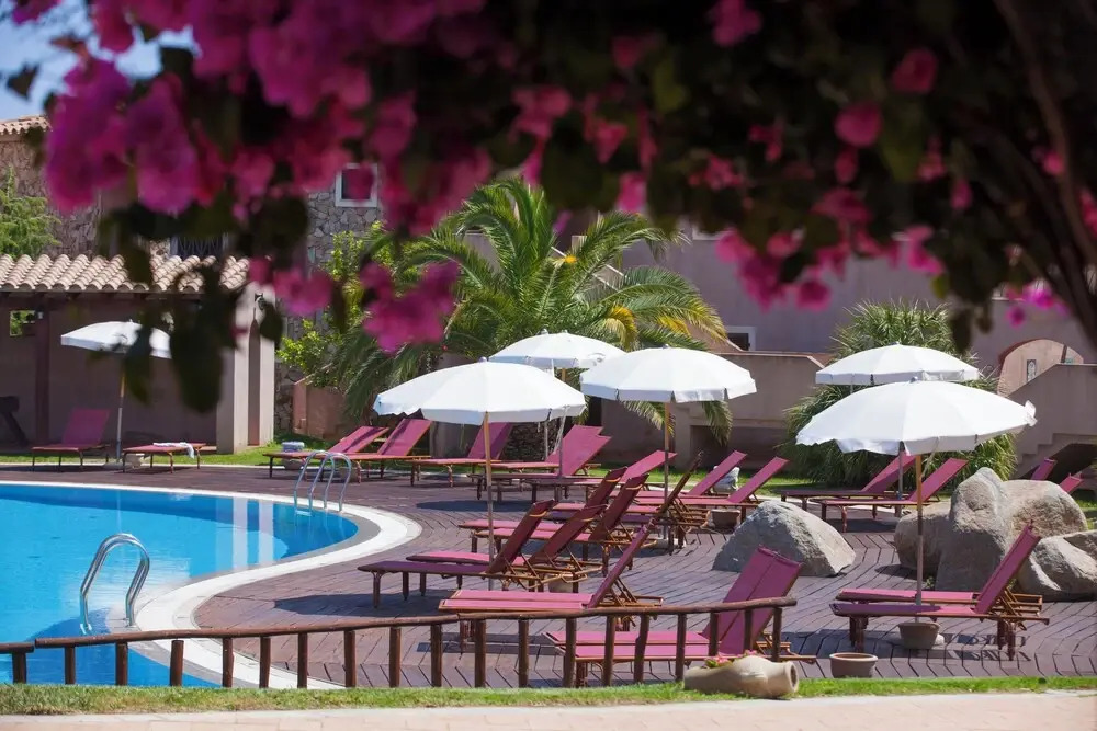 Residence with pool in Campulongu