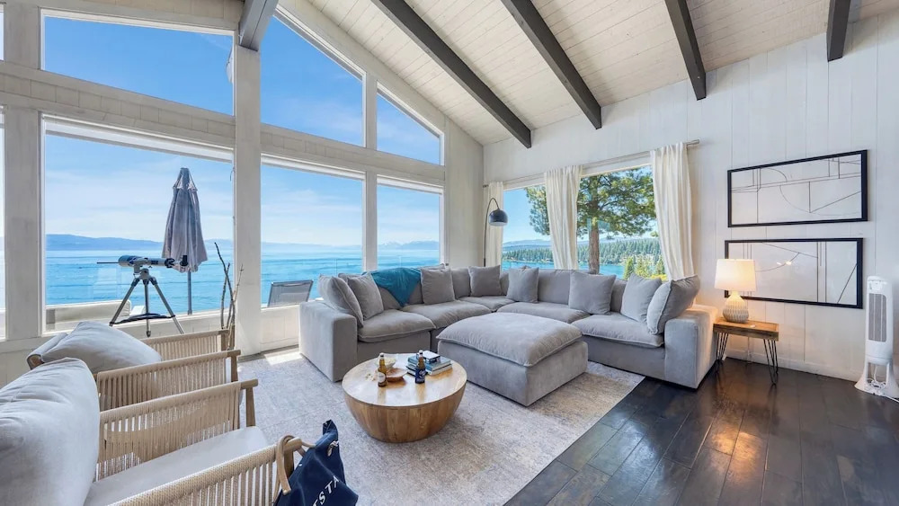 Lakeview by Avantstay Private Waterfront Cabin on Lake Tahoe w/ Hot Tub & Views