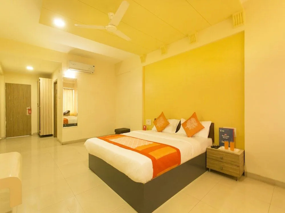 OYO 11091 Hotel Silver Court