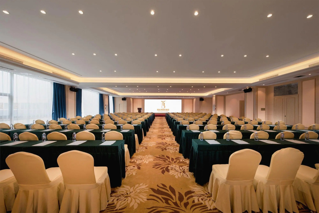 Vienna International Hotel Qishi Center Branch in Dongguan, Guangdong.