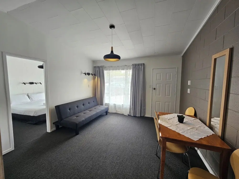 Frimley Lodge Motel