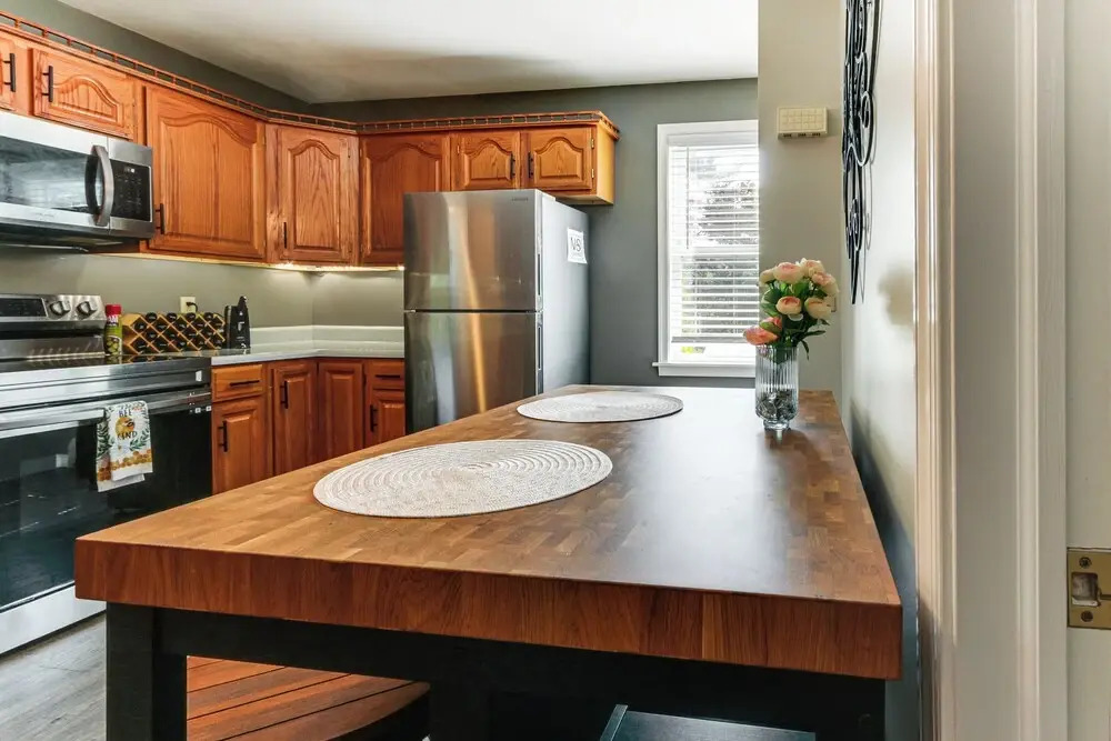 Walk to Town: Charming Unit w/ Balcony in Bedford!