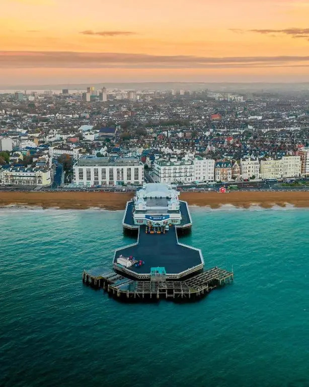 Southsea Royale Studio, James Bond, Parking, Seafront