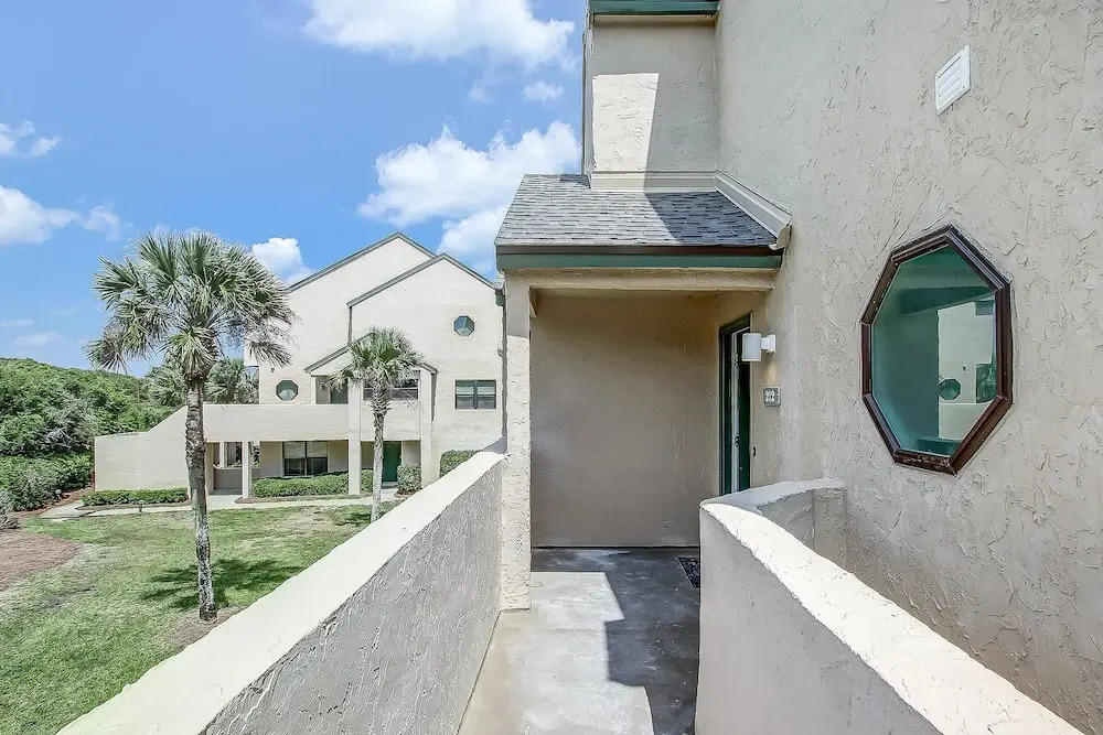 Lovely Oceanfront Townhome W/free Wifi, Central AC, Shared Pool, Private W/D