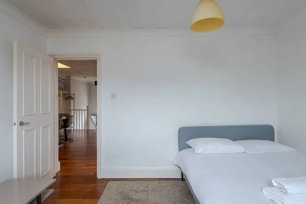 Comfy And Bright 2Br Home In West Kensington Fits 4