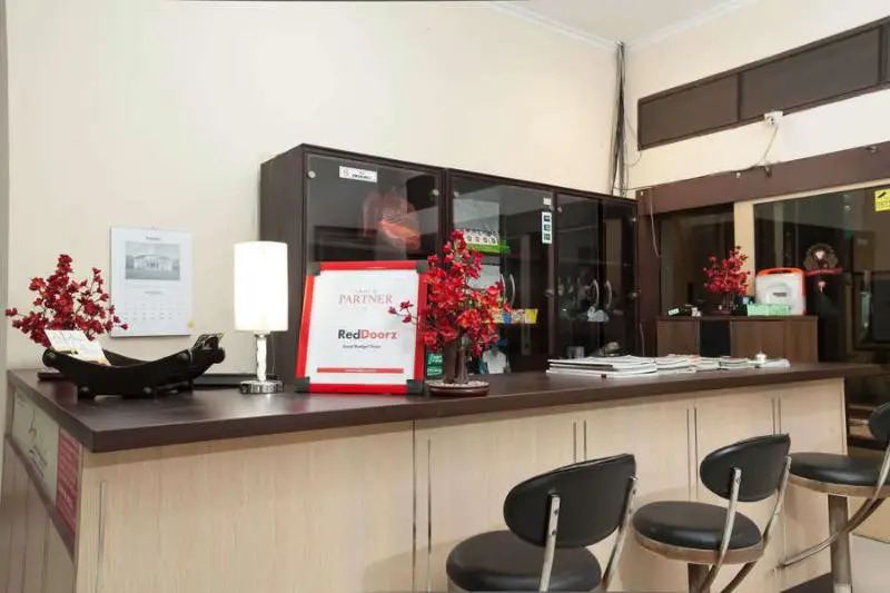 RedDoorz near Balai Kota Surabaya