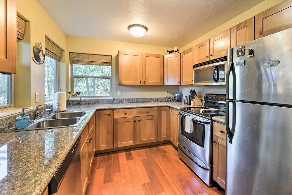 Near Skiing & Hiking: Inviting Retreat in Victor!