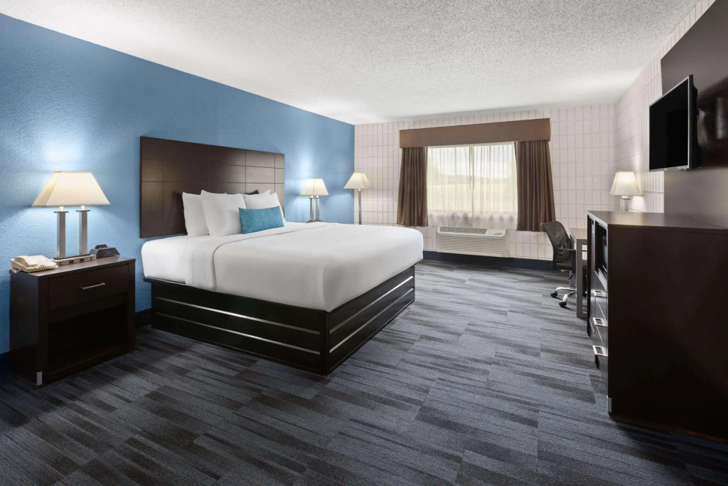 Baymont Inn and Suites by Wyndham Farmington, MO