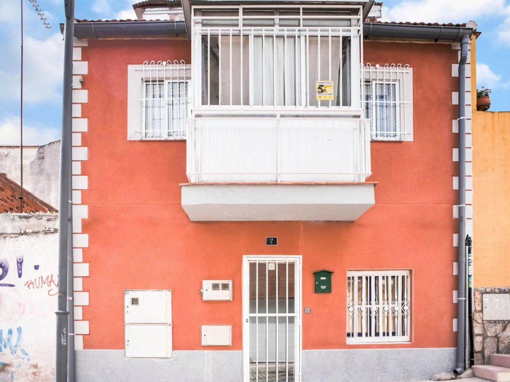 Family Home with Solarium
