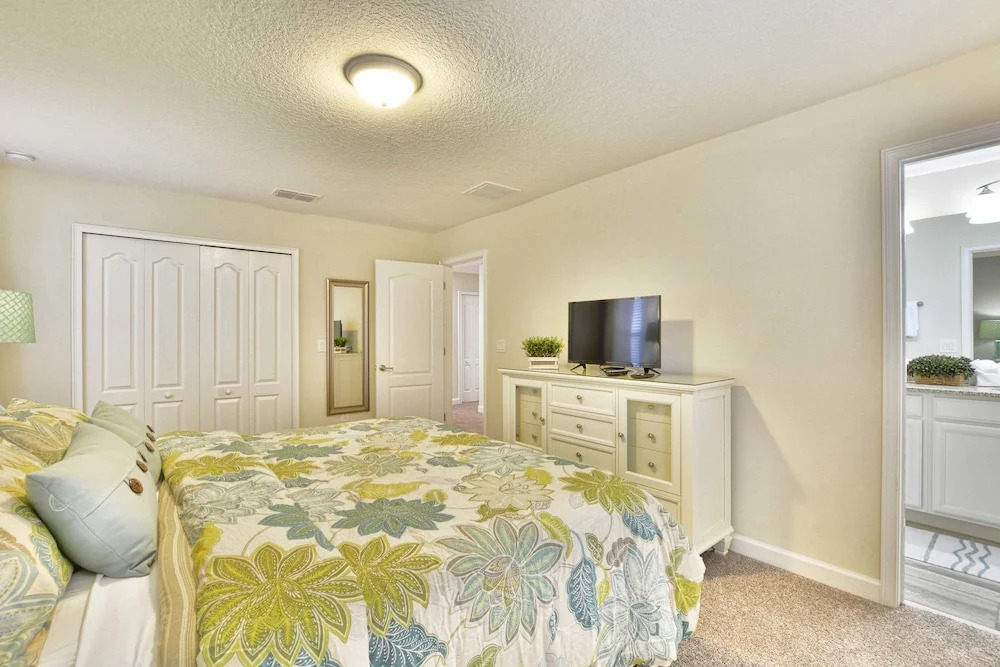 Solterra 6 Bedroom House w Pool - 7032SR