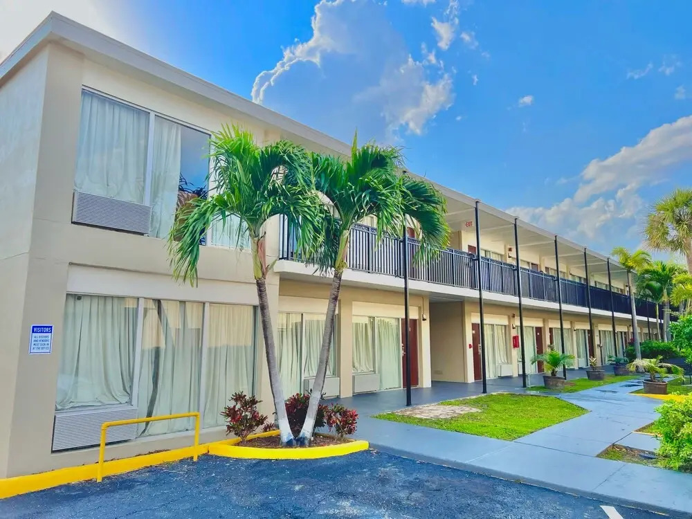 River Palm Hotel