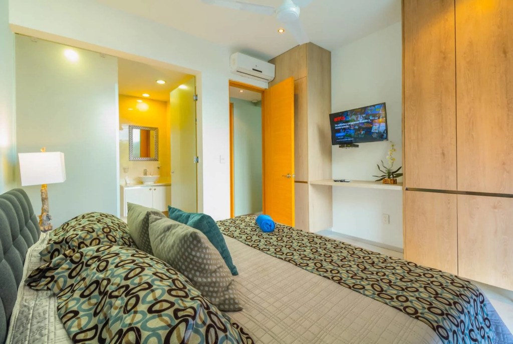 NEW LUX 2BR Balcony Dream Location Pool Shops