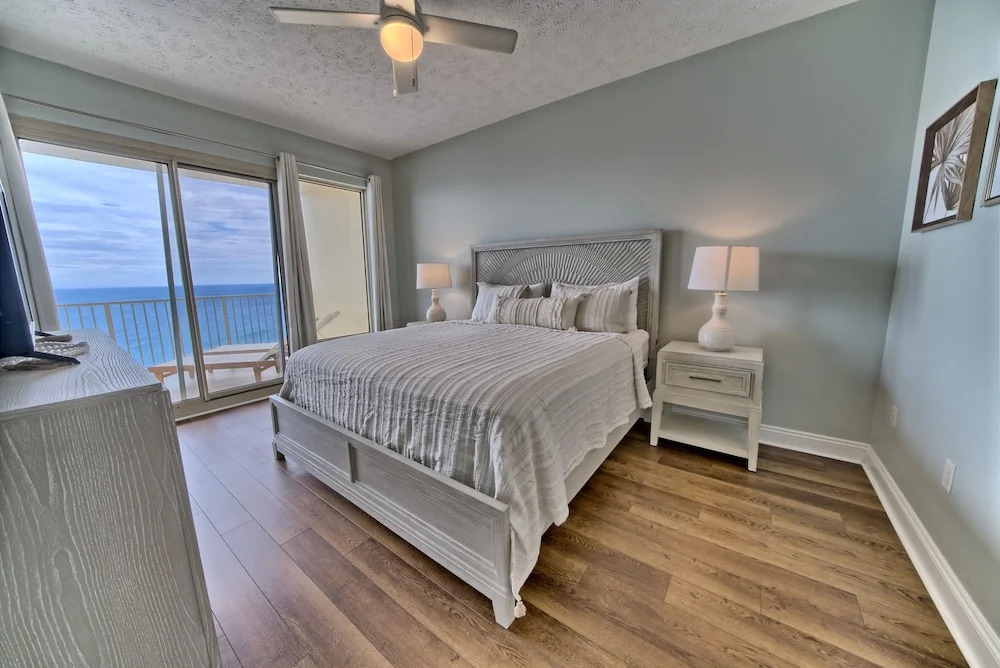 Spectacular Gulf front Condo with Beach and Picnic Area Access - Unit 1406 by RedAwning