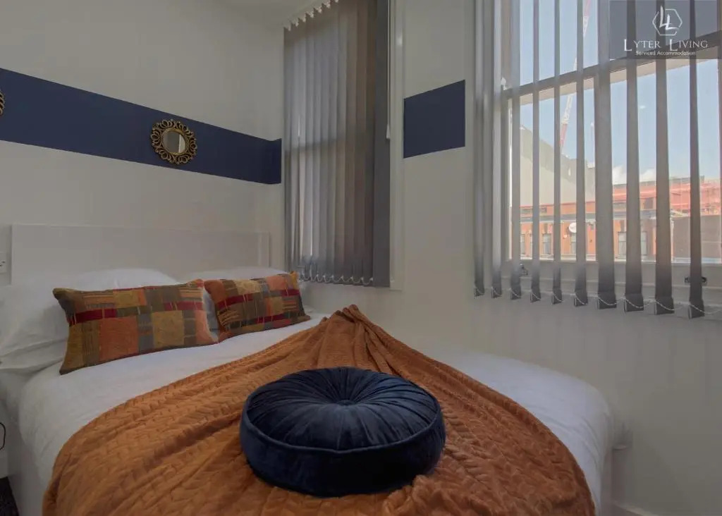 Studio Apartments by Lyter Living Desks & Wifi - Monthly Stays Available