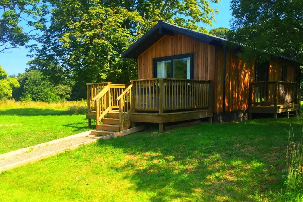 The Lodge by the Lake, Dunbar