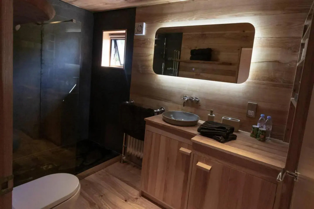 Birdwatchers Cabin