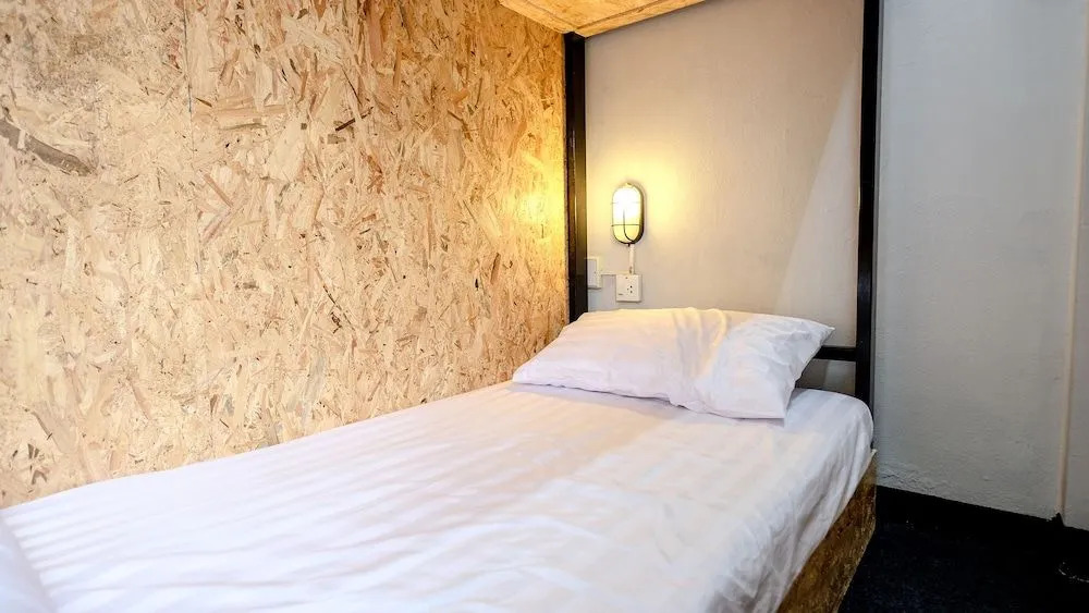 The Hubs Hug Hostel