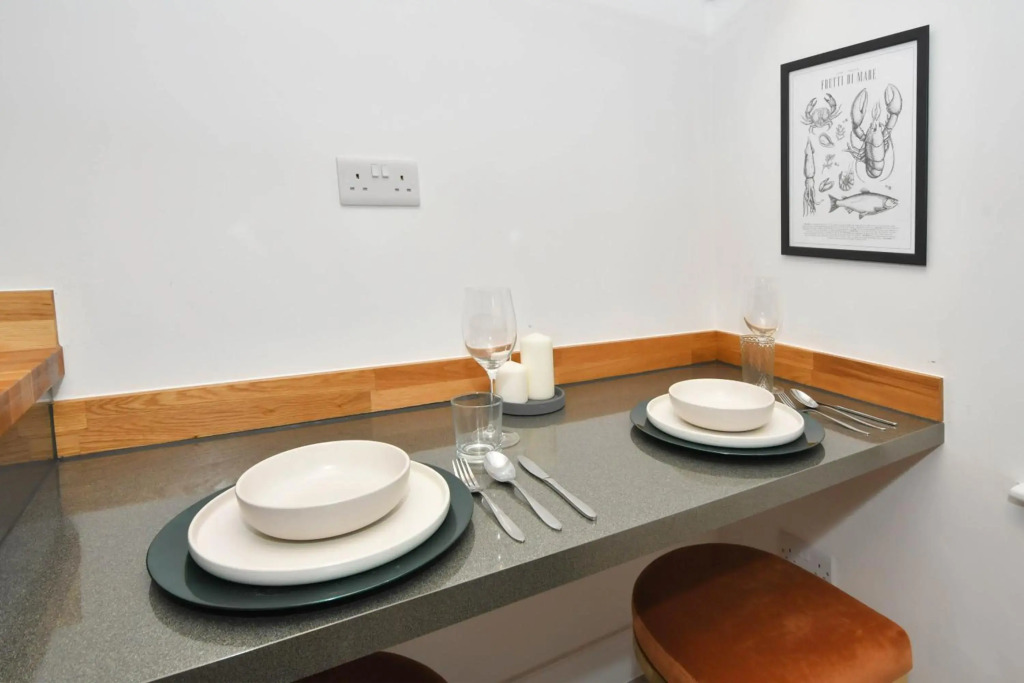 Antrobus Deluxe Apartments by YourStays