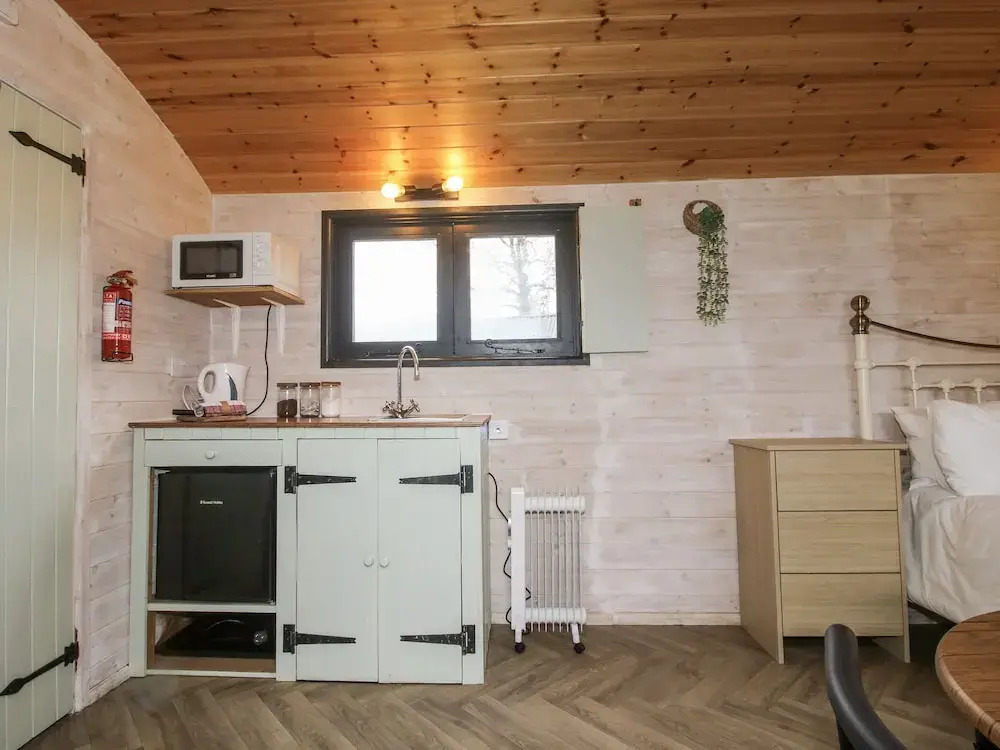 Aston - Shepherd Hut