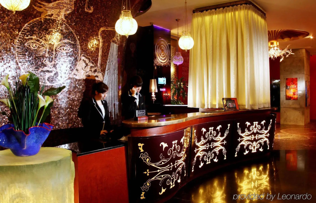 The Luxe Manor