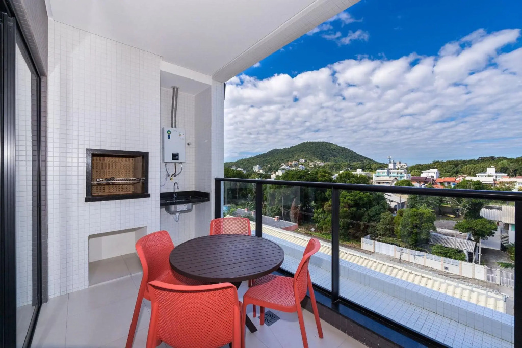 Adra 301 - Apartamento no centro de Bombinhas - Rooftop com piscina e academia - À poucos metros da praia