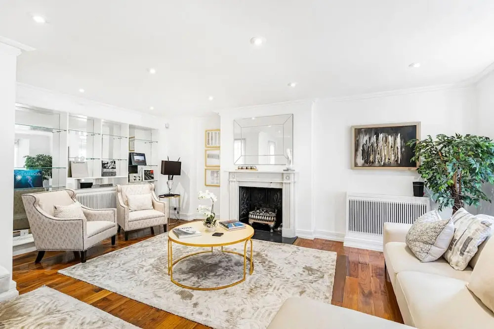 4-bed House Next To Harrods Private Parking