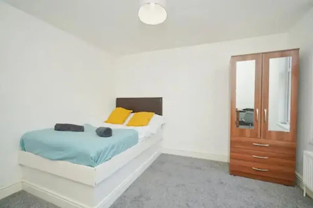 Charming Stoke-on-trent House Getaway