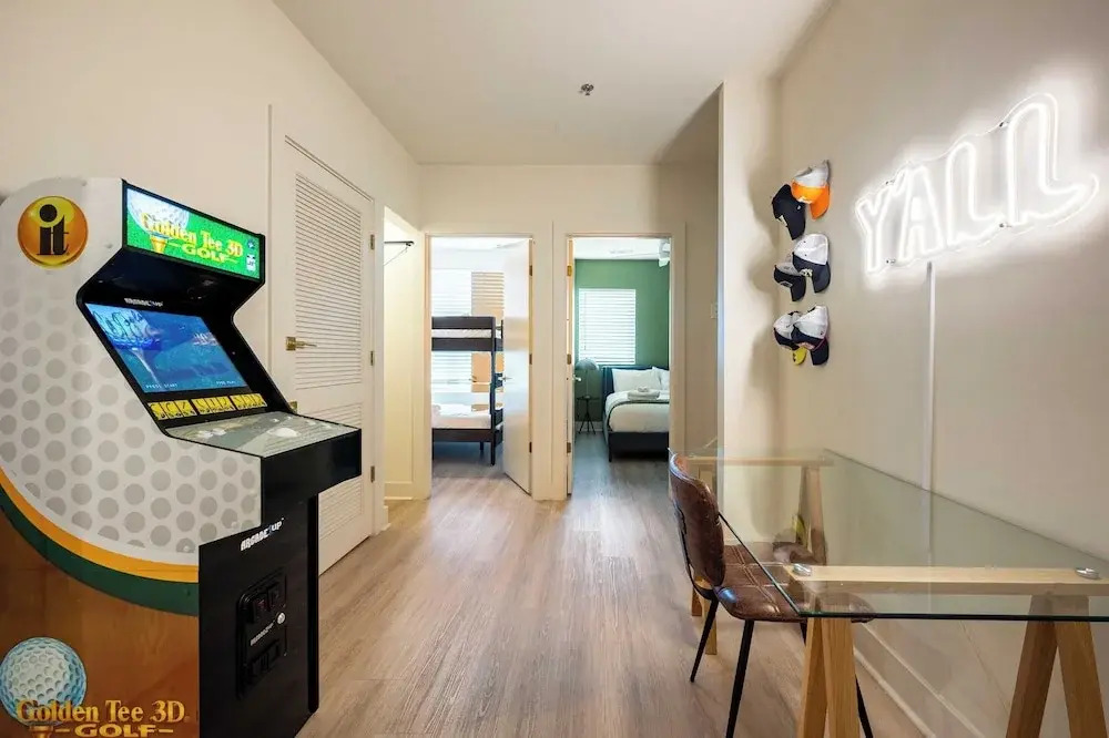 Sleeps 24, 2 Units Mins to Downtown Outrider by Avantstay