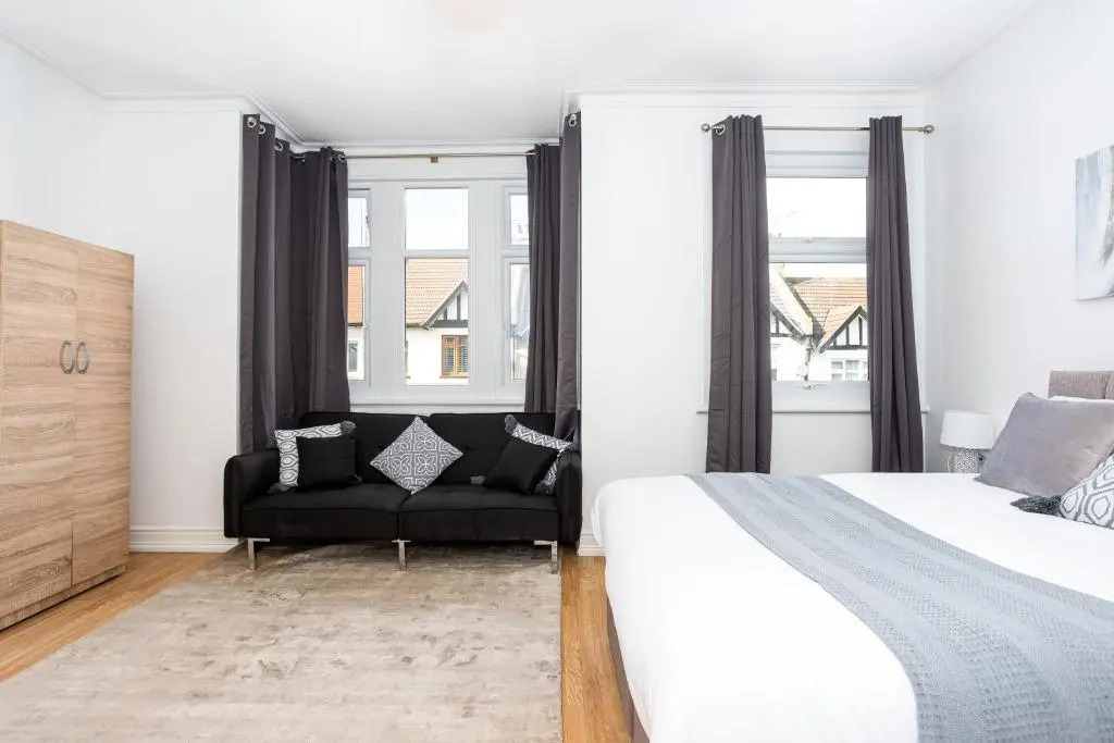 Wenham House - Large House with Hot Tub, Sleeps 11!