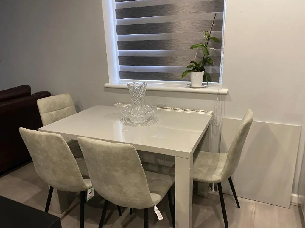 Luxury 2 bedrooms fully equipped Apartment with garden, Free Parking, Free Wifi & Netflix