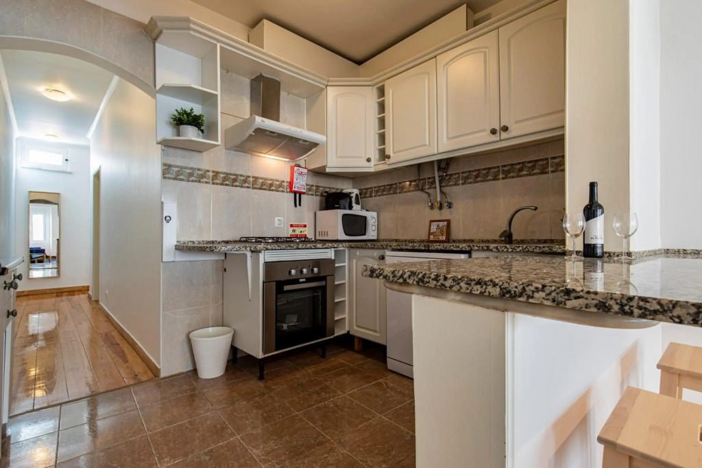 3 bedroom apt near Av. Liberdade