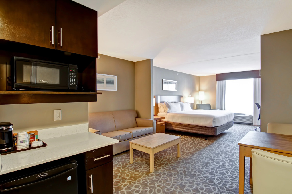 Holiday Inn Express & Suites Oshawa Downtown - Toronto Area by IHG