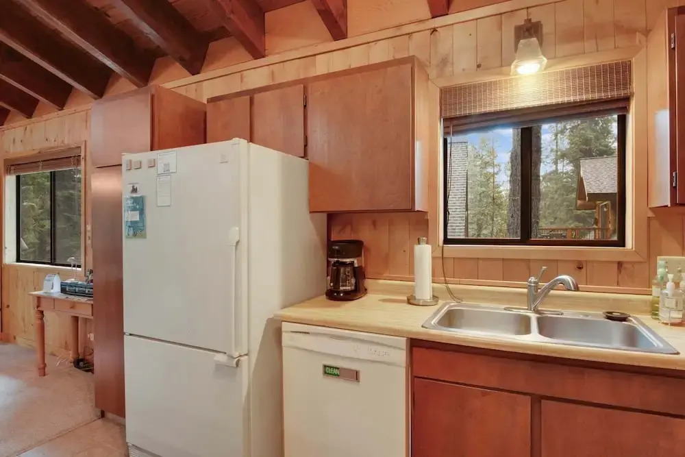 Lake Tahoe Treasure! Minutes From Beach & Skiing