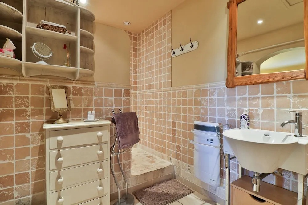 Les Carmes and spa