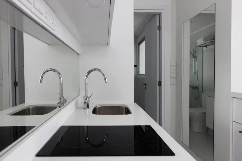 The White Pearl Suite - beach front city centre with sea view.
