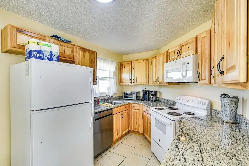 Palm Coast Home w/ Hot Tub - 3 Mi to Beaches!