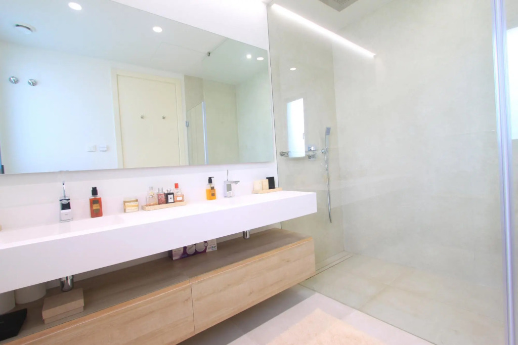 2223 - New modern Villa with Pool and Garden